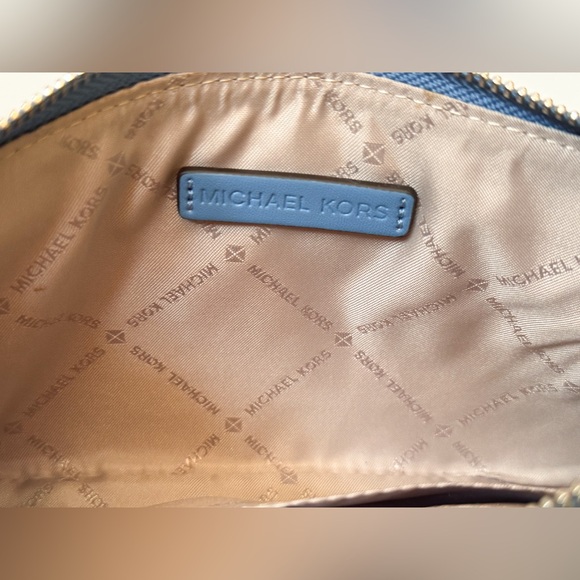 Michael Kors Jet Set Travel Large Wristlet MK Embossed Patent Frence Blue/Silver - Picture 8 of 12